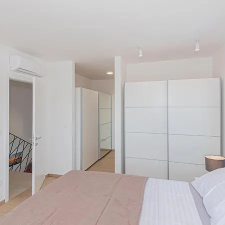 Beautiful In שיבניק