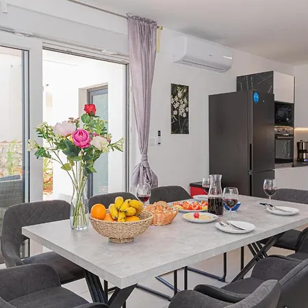 Beautiful In Semesterbostad