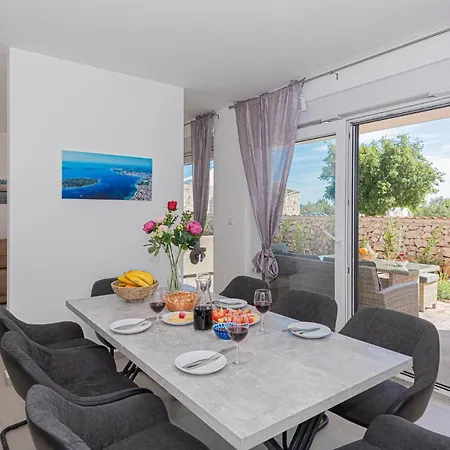 Semesterbostad Beautiful In