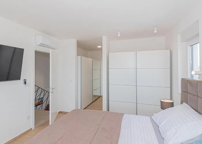 Beautiful In שיבניק